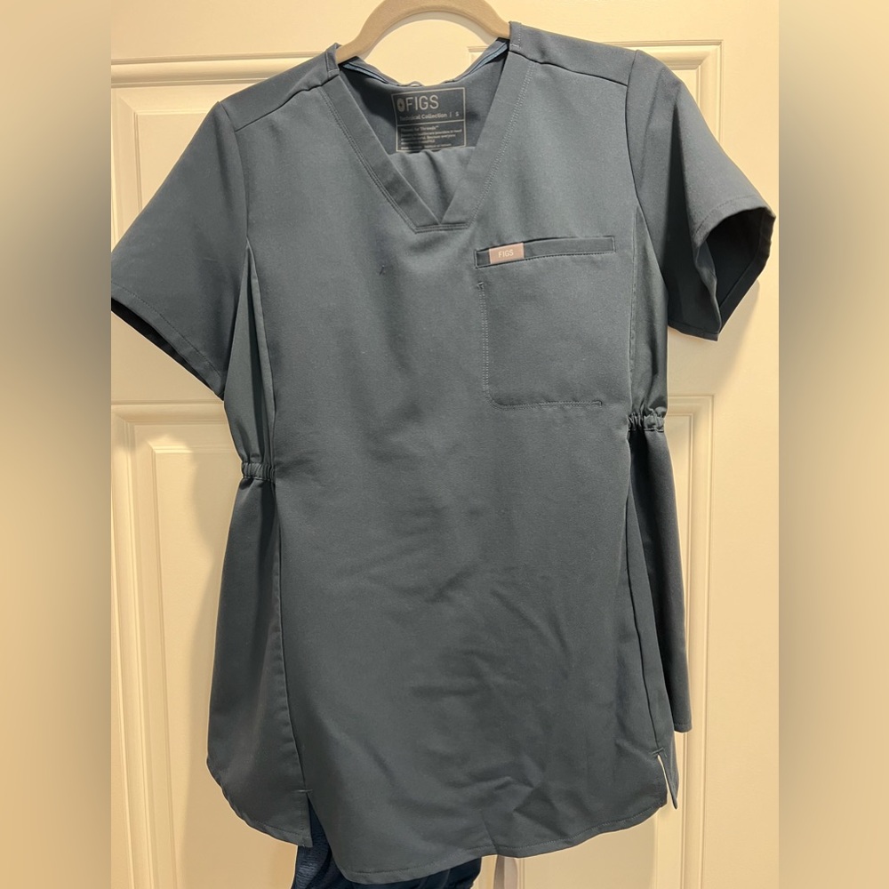 FIGS Maternity Octavia top